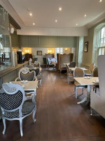 The Spread Eagle Hotel Thame Bagian luar foto