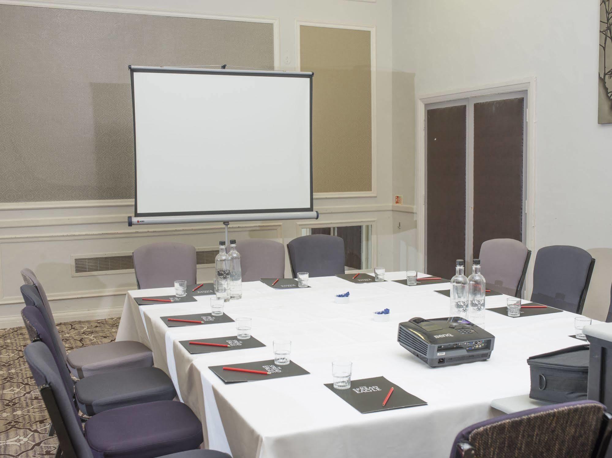 The Spread Eagle Hotel Thame Bagian luar foto
