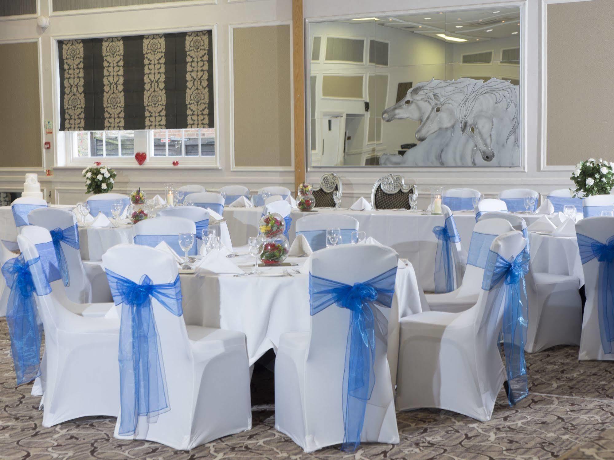 The Spread Eagle Hotel Thame Bagian luar foto