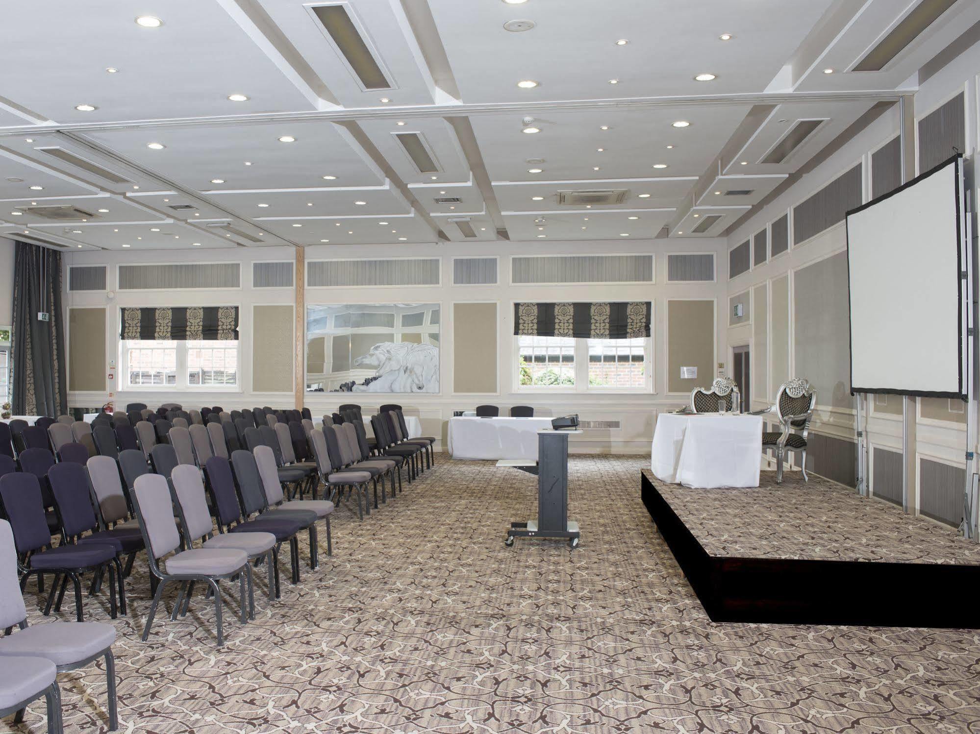 The Spread Eagle Hotel Thame Bagian luar foto