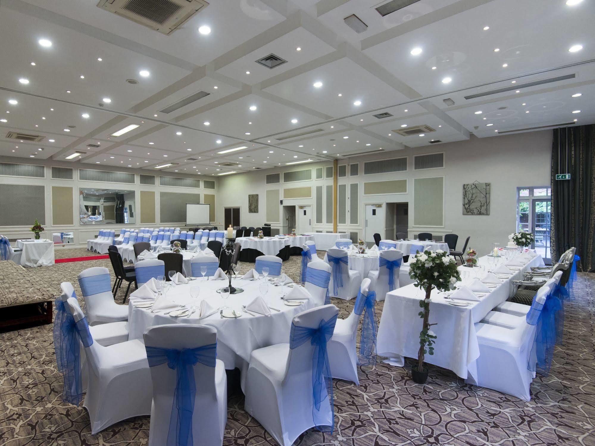 The Spread Eagle Hotel Thame Bagian luar foto