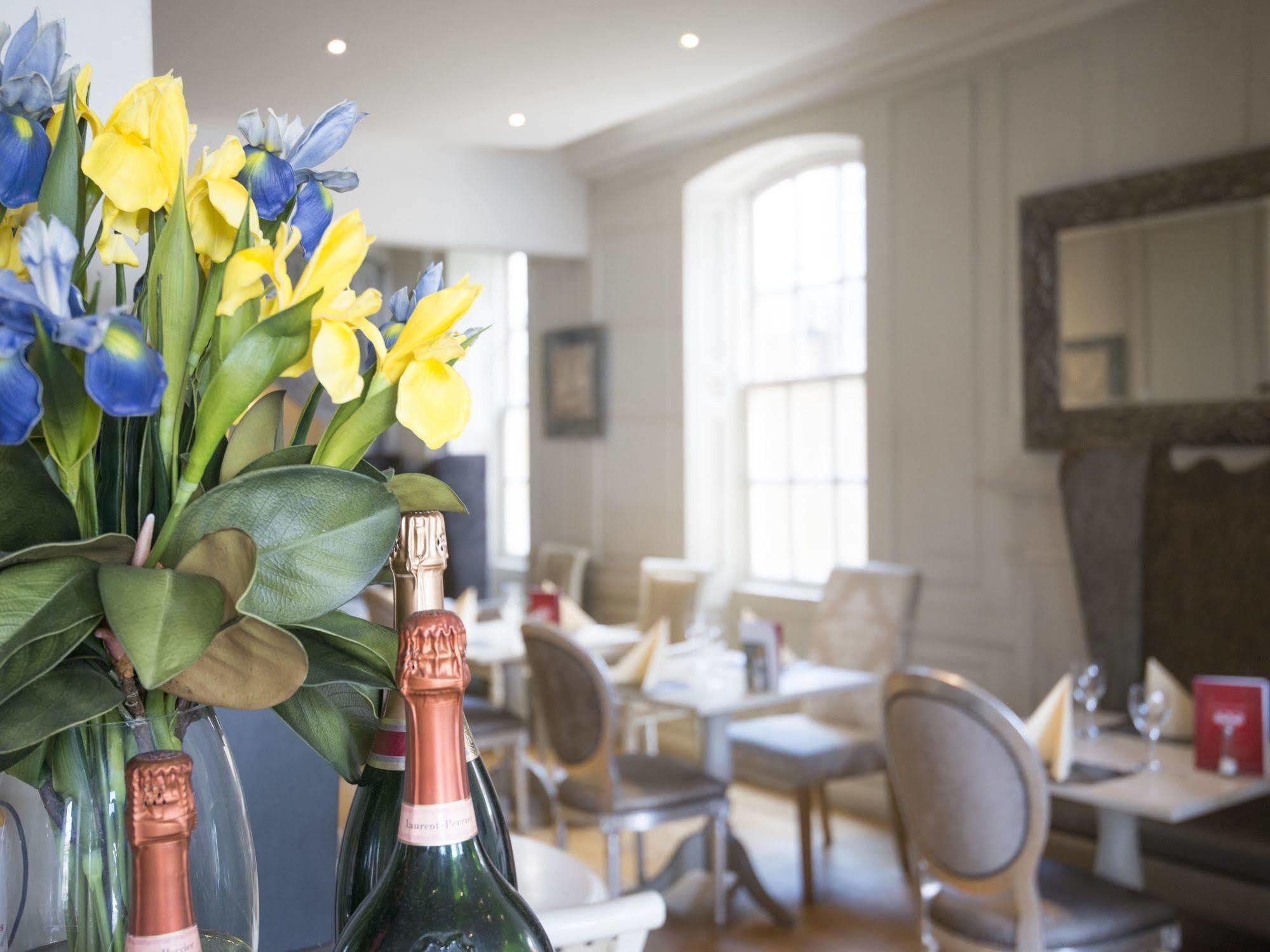 The Spread Eagle Hotel Thame Bagian luar foto