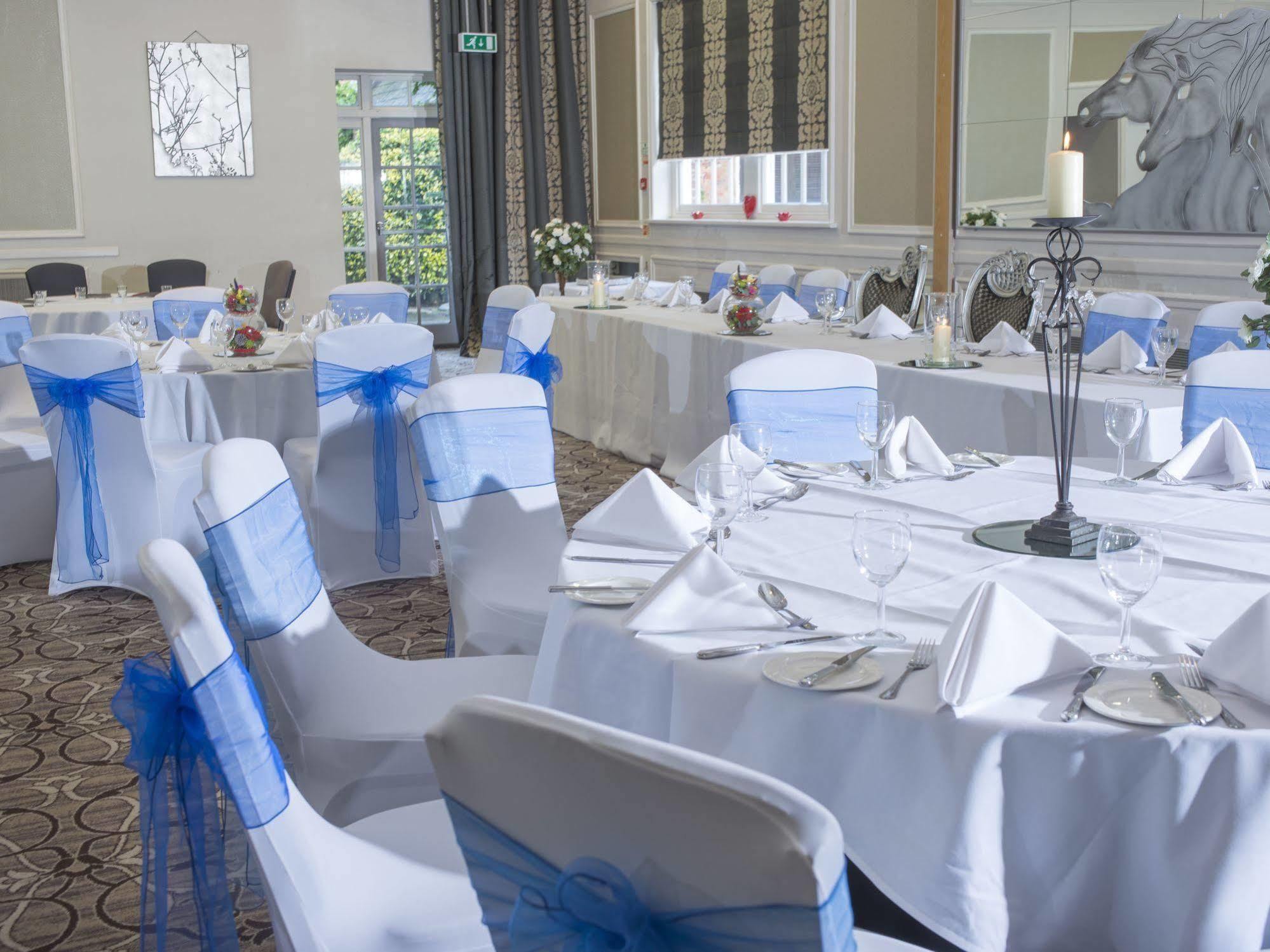 The Spread Eagle Hotel Thame Bagian luar foto