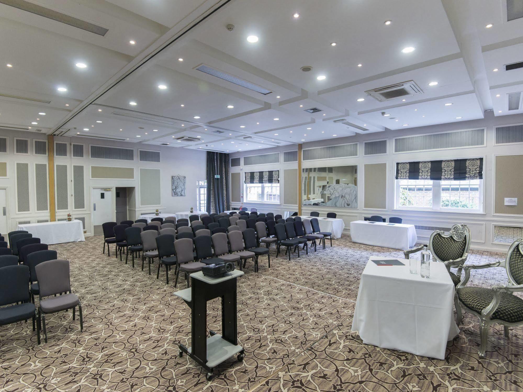 The Spread Eagle Hotel Thame Bagian luar foto
