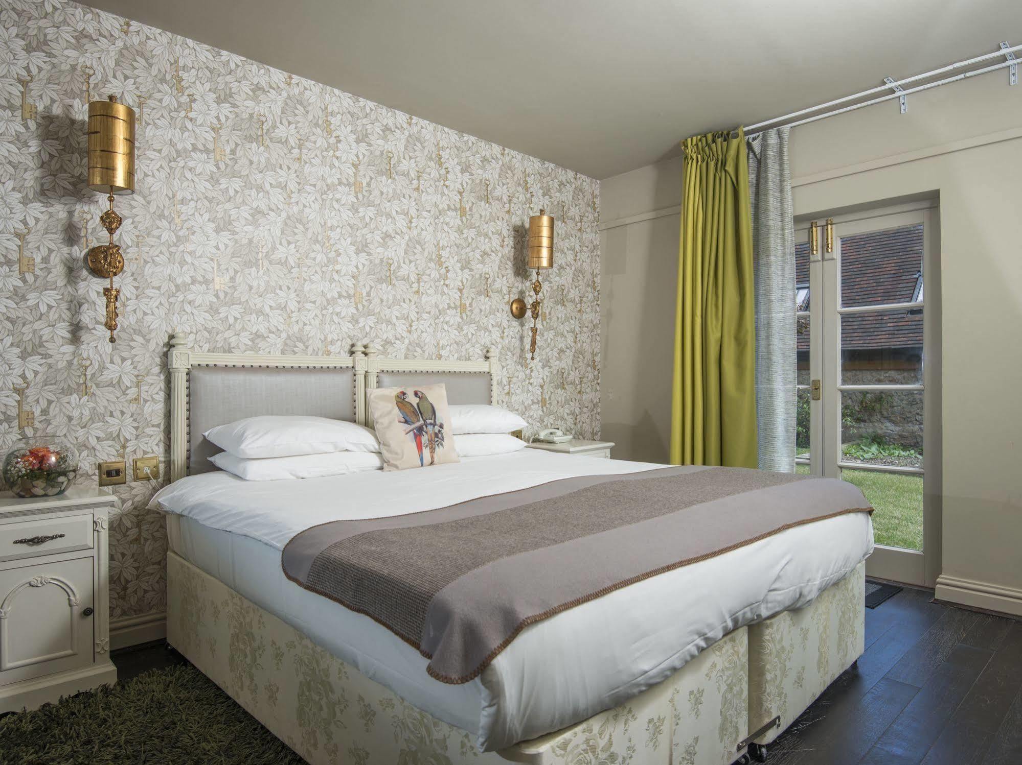 The Spread Eagle Hotel Thame Bagian luar foto