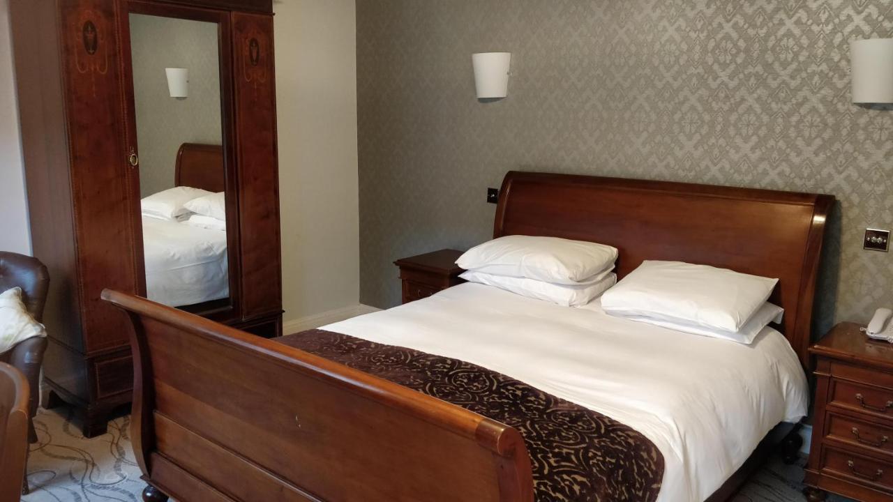 The Spread Eagle Hotel Thame Bagian luar foto